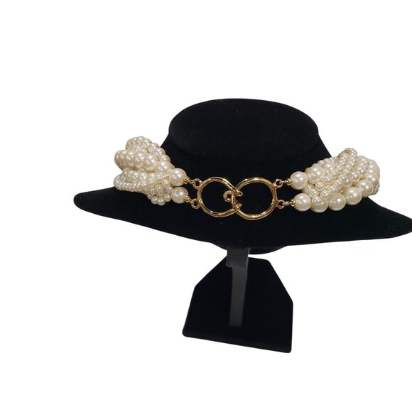 Stunning 16 Inch Faux Pearl Necklace Gold Clasp Worn Twisted or Straight Vintage - Picture 2 of 6